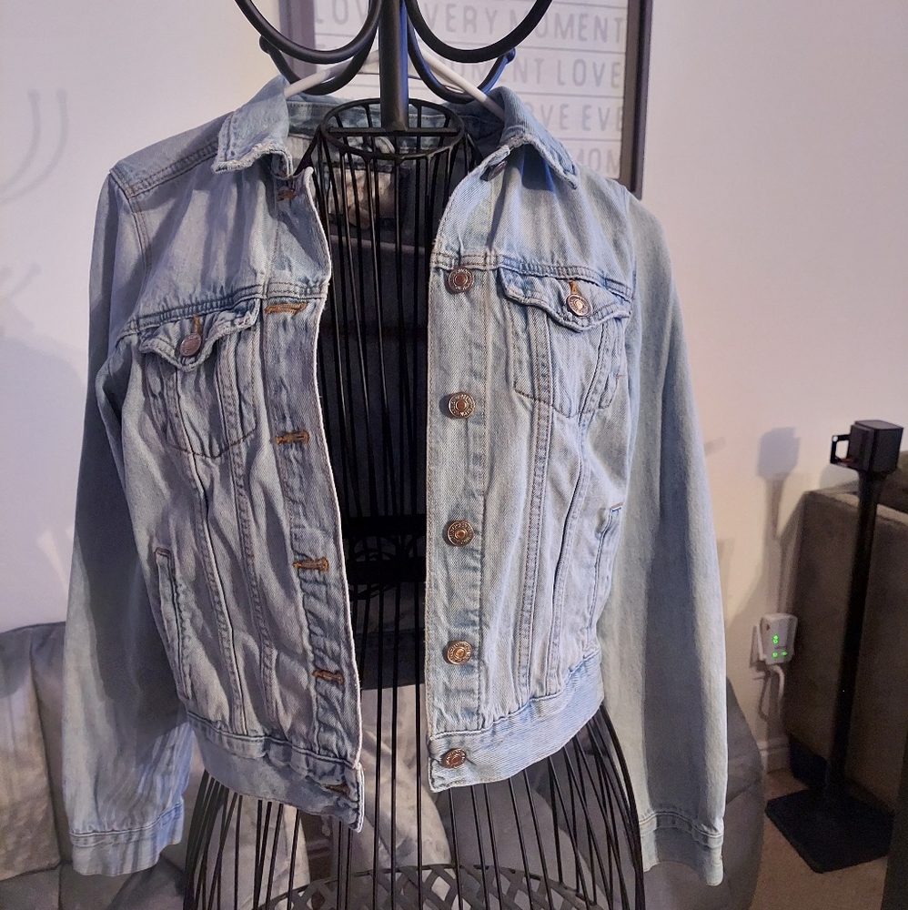 Women Forever 21 Denim Jacket Size small